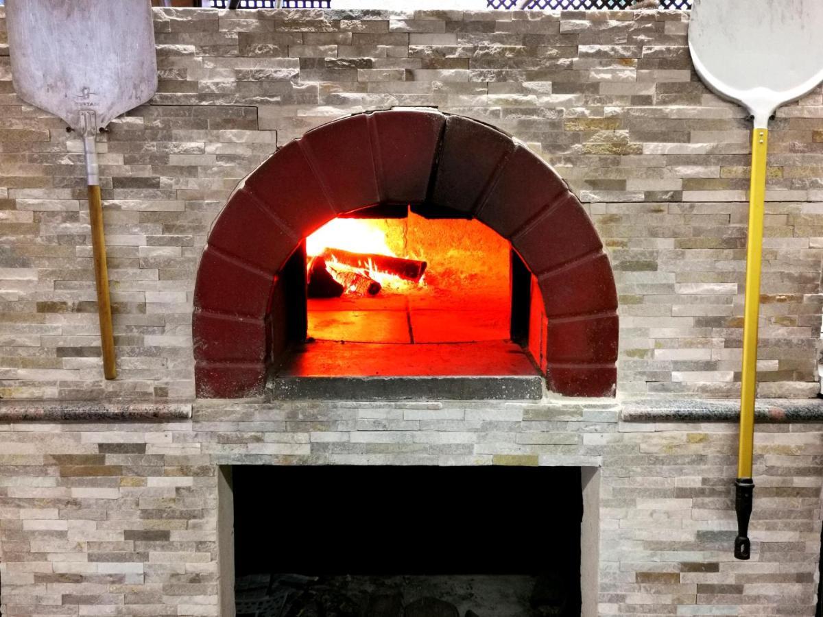 Hotel & Restaurant San Pellegrino Folelli Екстериор снимка